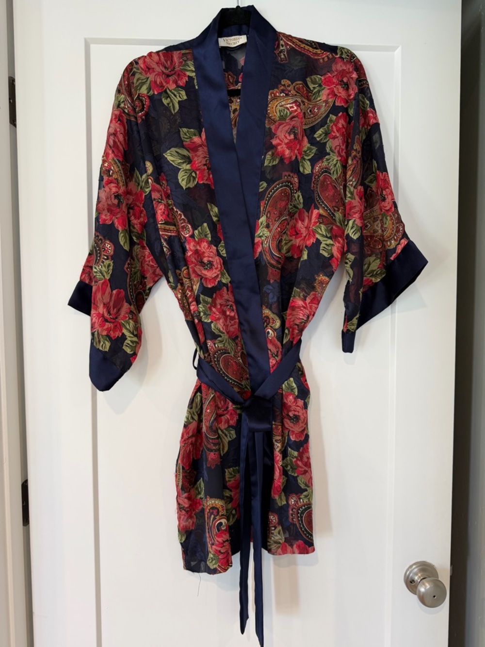 VS GOLD LABEL Vintage Navy and Red Floral Satin Kimono